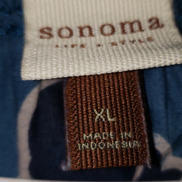 Sleeveless Smock Tank Top - Picture 2 of 5